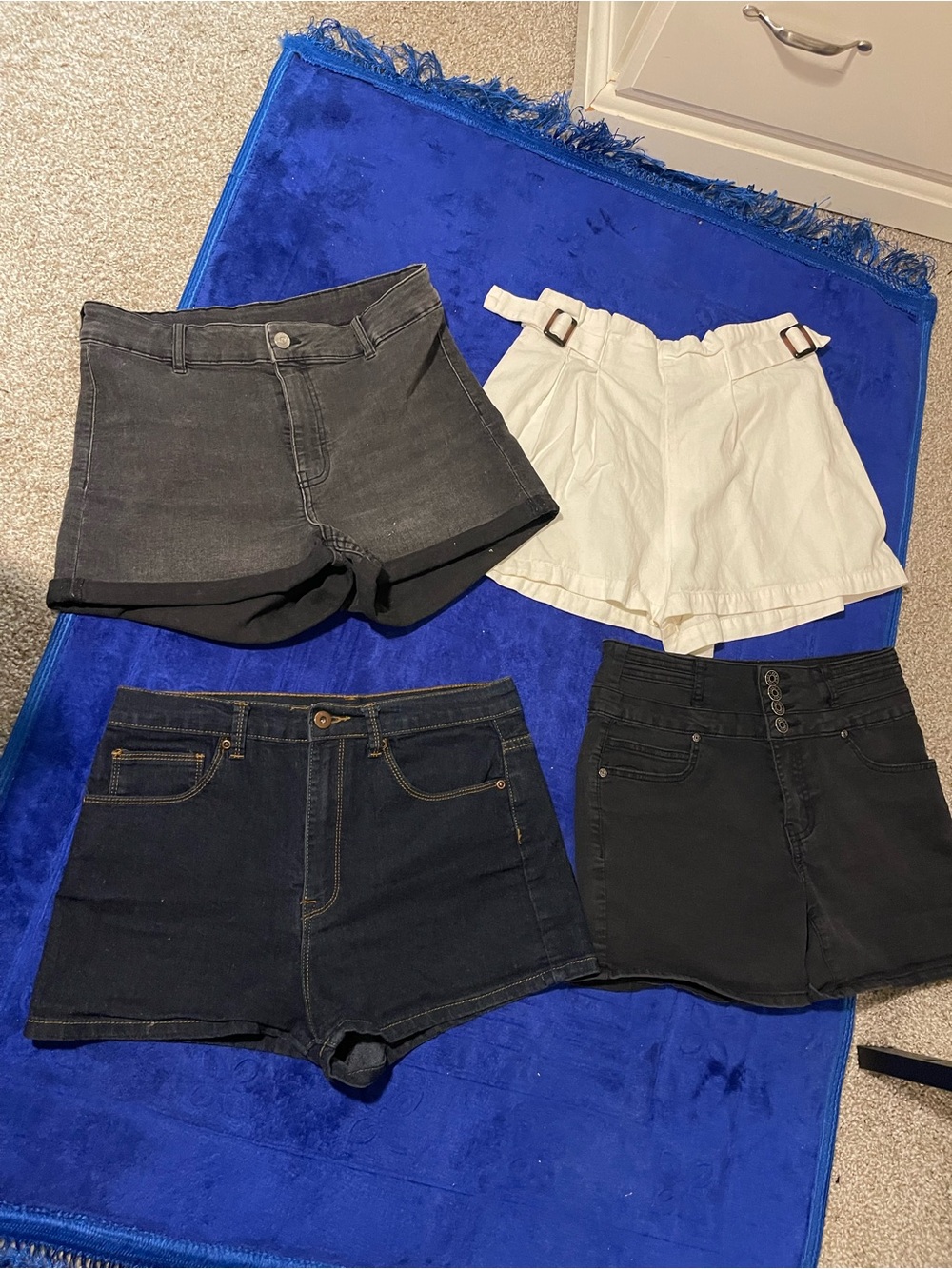 Lot of 4 Shorts - size M